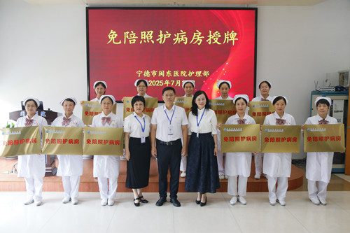 授牌現(xiàn)場_副本.jpg