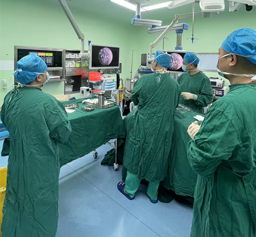 1756710172608575.jpg 手術(shù)現(xiàn)場_副本.jpg