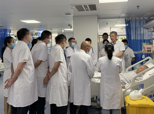 1756968920292480.jpg 查房現(xiàn)場_副本.jpg